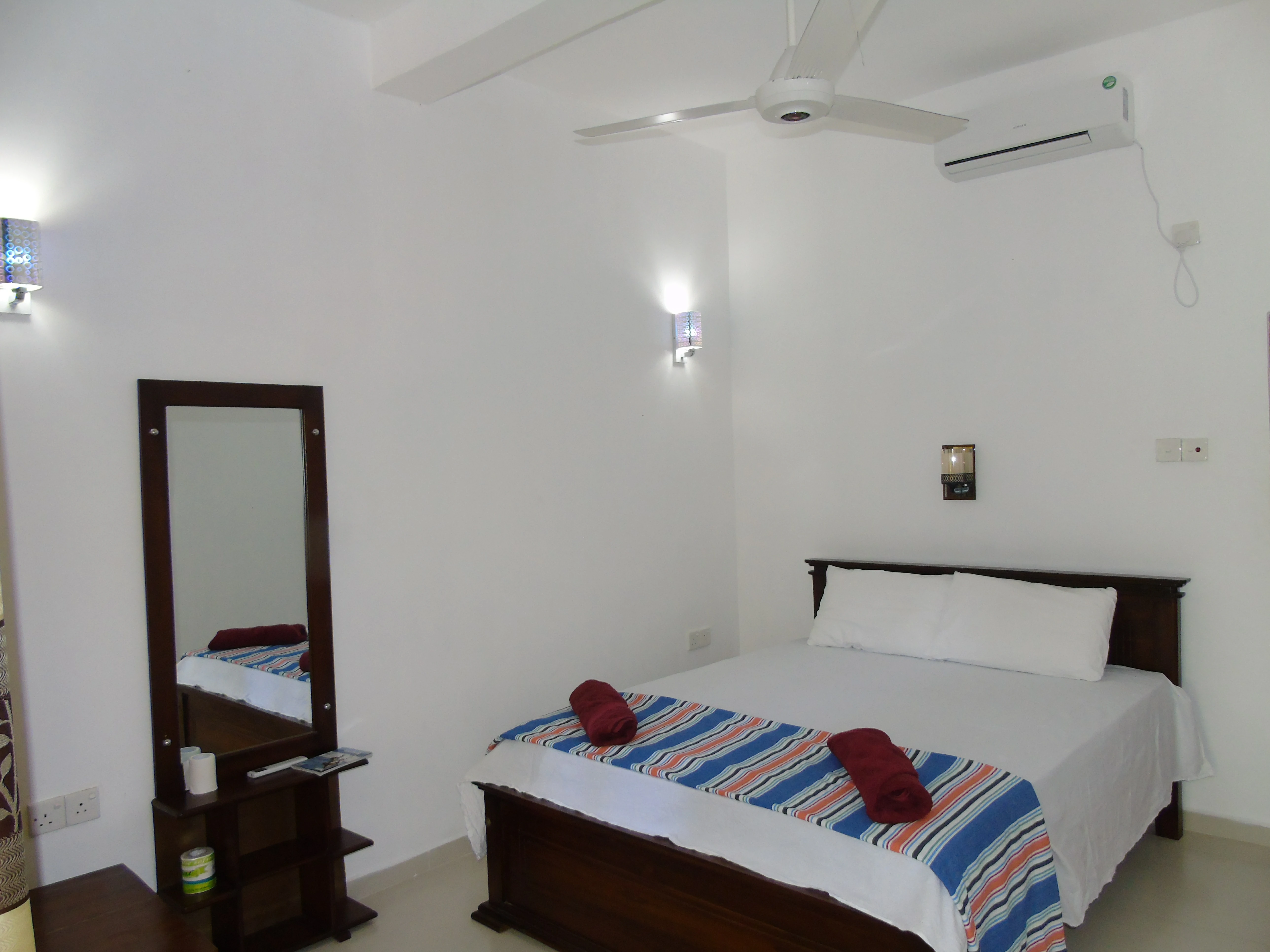 Deluxe-Double-Room-Sinharaja-Tour-Guide