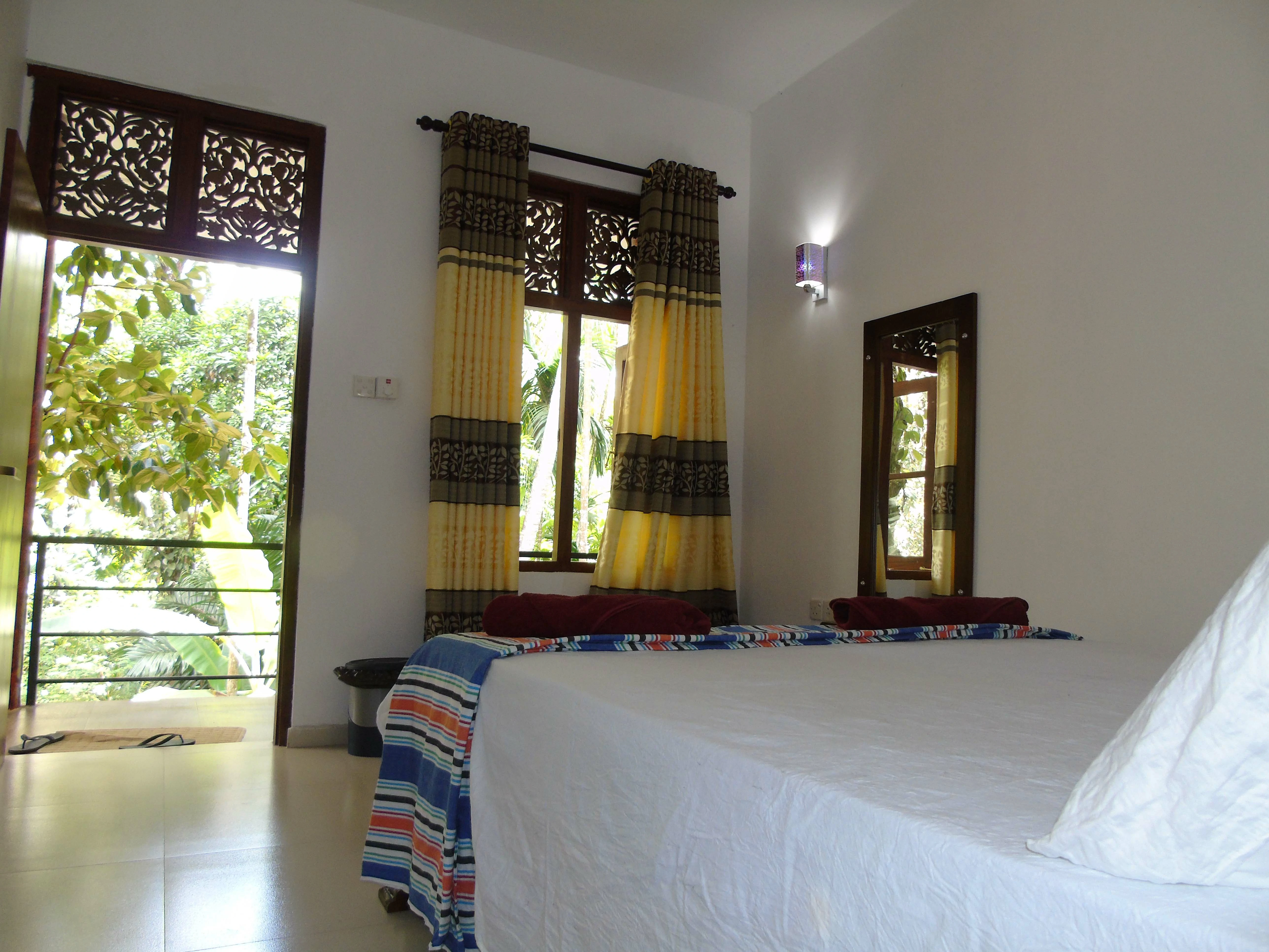 Deluxe-Double-Room-Sinharaja-Tour-Guide