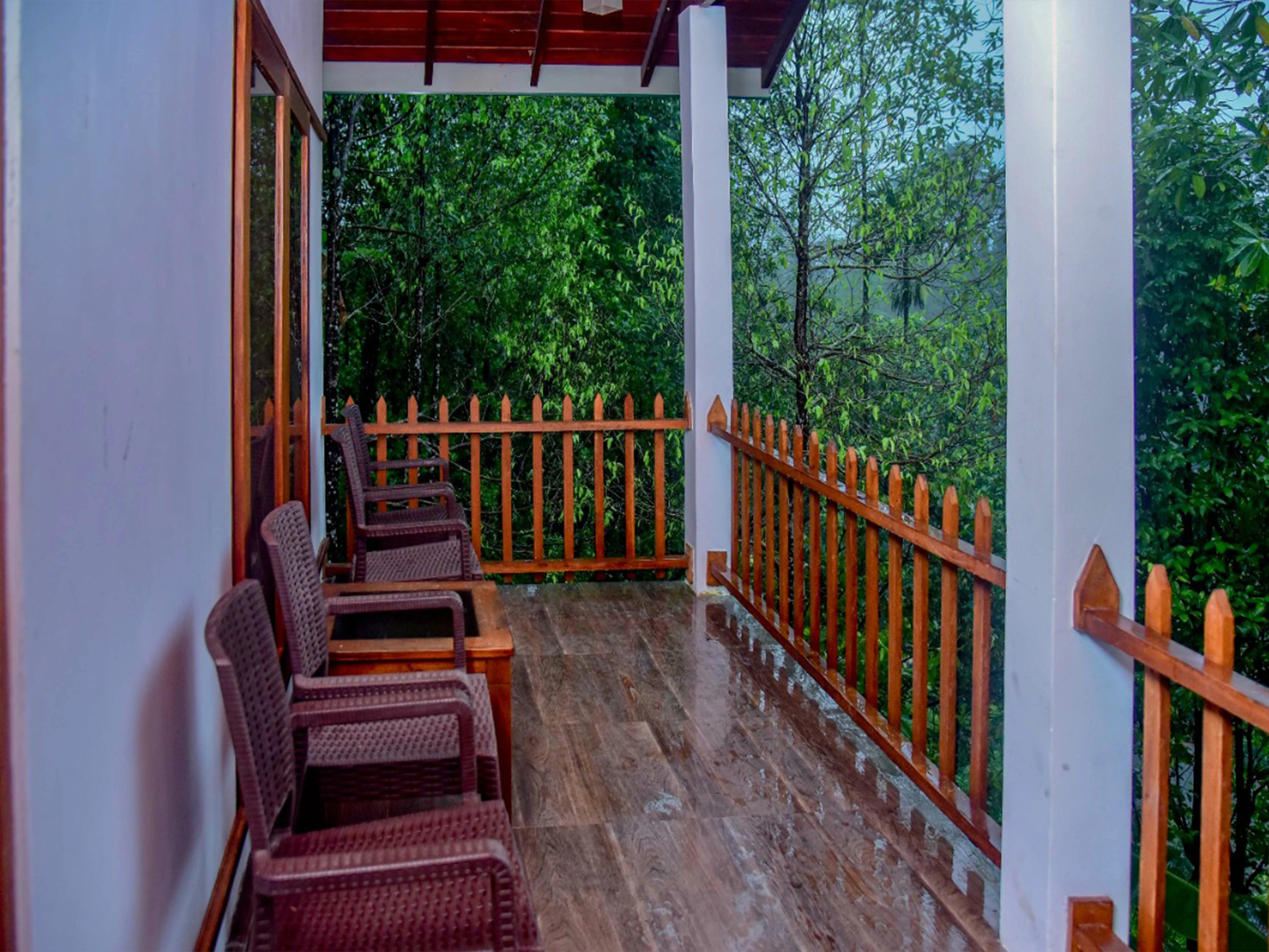 Deluxe-Family-Room-Sinharaja-Tour-Guide
